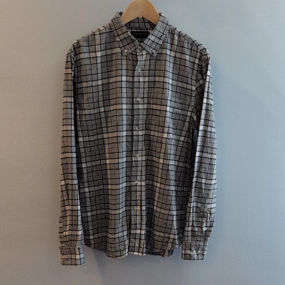 Banana Republic Men's Medium Untucked Slim Fit Long Sleeve Button Down Shirt